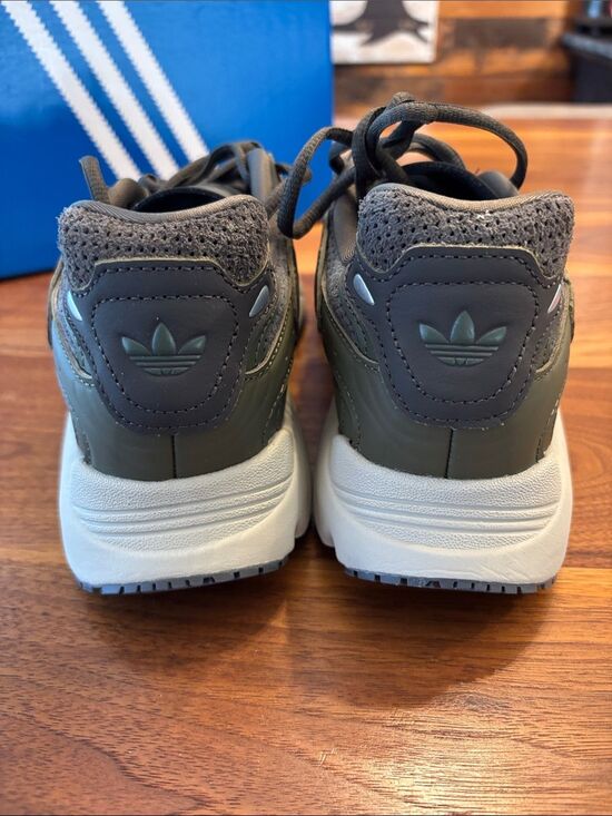 NEW Adidias Ozmillem Green Olive 90s Throwback Shoe Men Size 8.5 main image 4